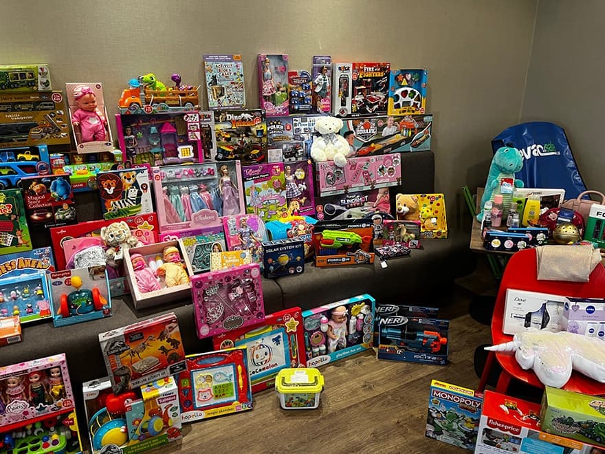 SPIE UK Volunteers Deliver over £2,000 worth of Toys and 1,500 Food Parcels to Vulnerable Communities in Bolton SPIE UK Volunteers Deliver over £2,000 worth of Toys and 1,500 Food Parcels to Vulnerable Communities in Bolton